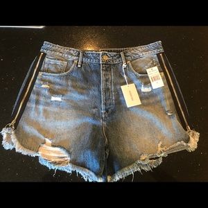 Good American Bombshell Short with side zips